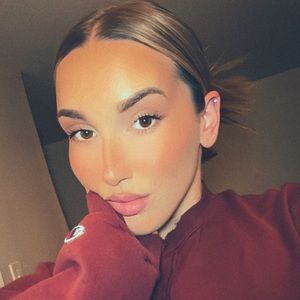 Meet your Posher, Edona